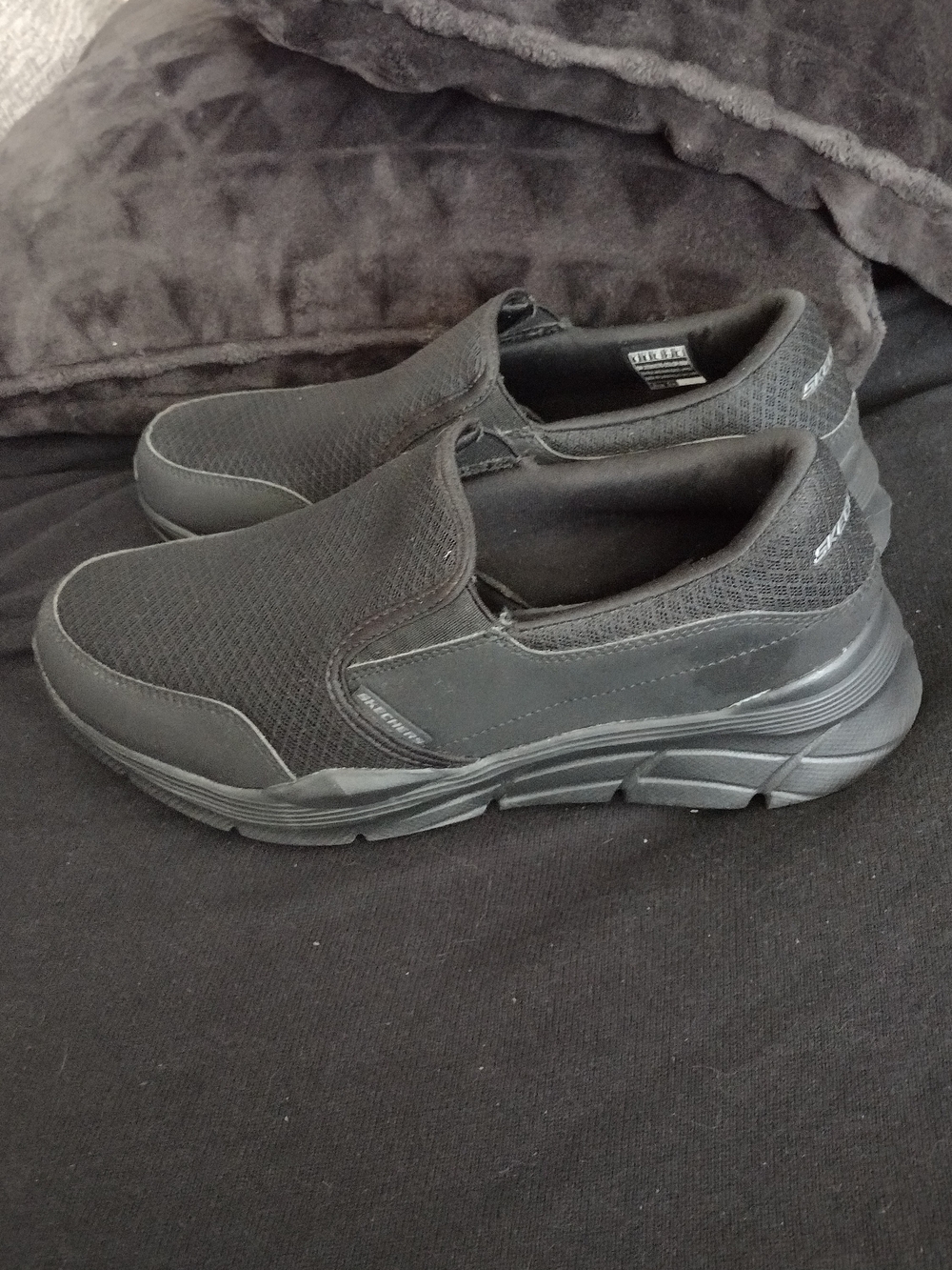 *Brand New* Skechers Men's Slip-On Casual Loafers - Black